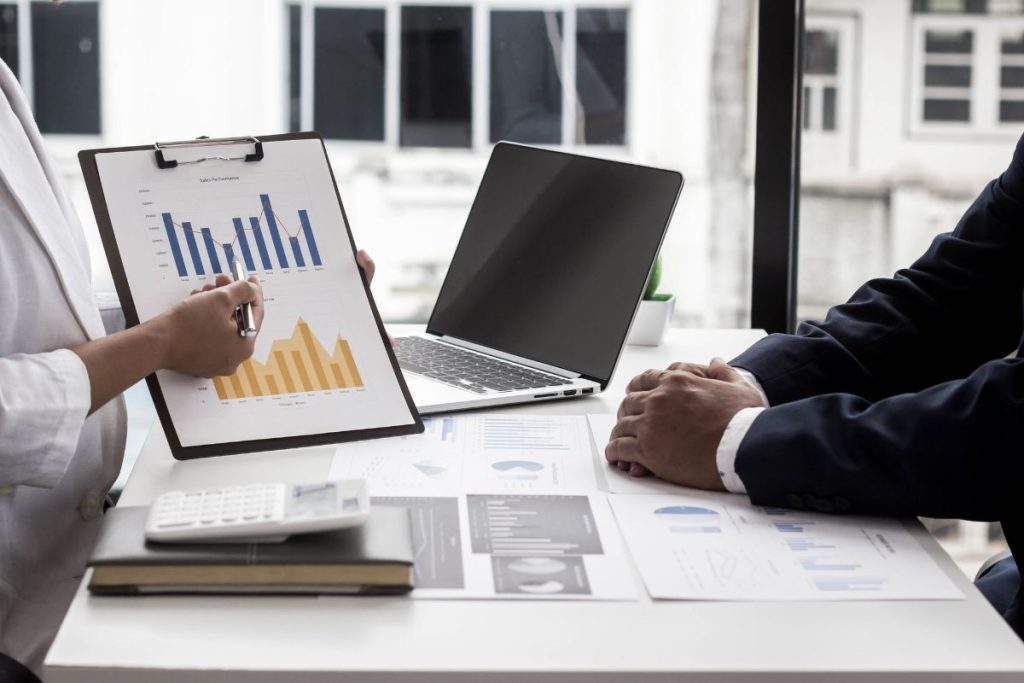 Donner du sens à la transformation des entreprises Giving meaning to business transformation